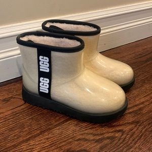 VGUC Kids Uggs - new style